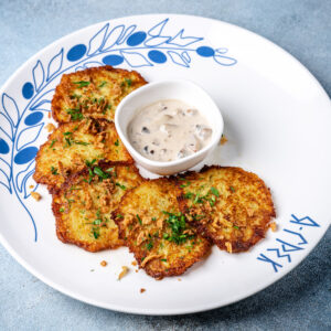 Деруни з грибною підливою